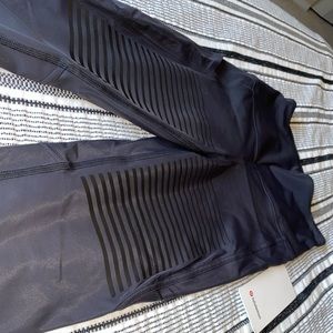 LULULEMON- Rogue Renegade Tights 25”